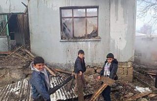 Yaşlı kadının 3 torunuyla birlikte yaşadığı...