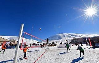 Yedikuyular Kayak Merkezi’nde Kar Voleybolu Turnuvası