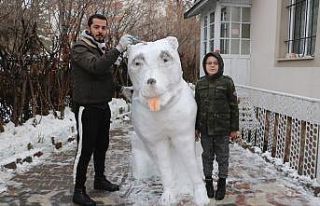 Yeğenleri istedi, heykeltıraş 5 saatte kardan kangal...