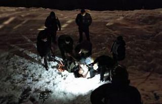 Yeşilırmak’a atlayan şahsı zabıta kurtardı