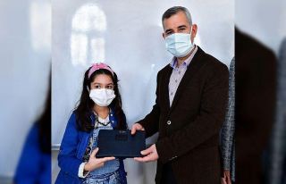 Yeşilyurt’ta tabletler törenle hediye edildi
