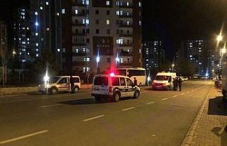 Yol kenarındaki şüpheli çanta polisi harekete...