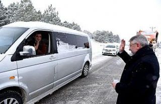 Yolda mahsur kalan sürücüler ve vatandaşlara Aşgın’dan...