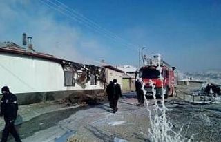 Yozgat’ta çıkan yangında mutfak tüpü patladı:...