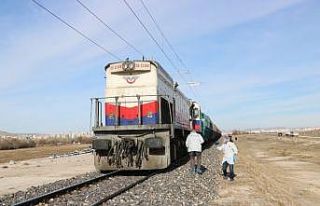 Yük treninin çarptığı genç hayatını kaybetti