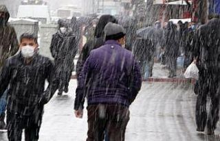 Yüksekova’da yoğun kar yağışı