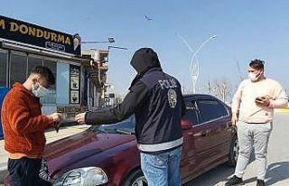 Yürüyerek gitmeleri gereken fırına araçla giden...