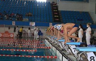 Yüzme yarışları başladı