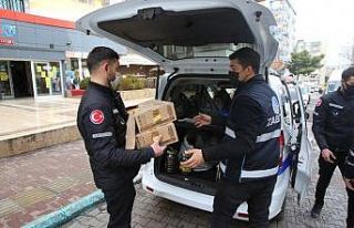 Zabıtadan duygulandıran hareket