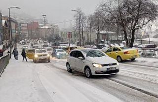 Zincirsiz araçlar yolda kaldı