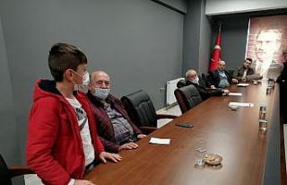 11 yaşındaki çocuk belediye meclis toplantısında...