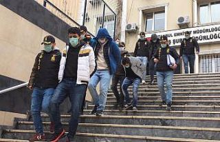 1 milyon 420 bin TL’lik vurgun yapan şüpheliler...