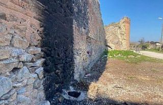 2500 yıllık surlarda ateş yaktılar