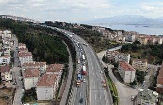 2 tır çarpıştı, TEM’de kilometrelerce uzunlukta...