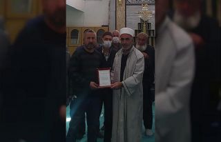 31 yıldır aynı mahallede görev yapan imama plaketli...