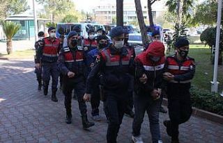 37’ si çocuk 176 göçmeni tekneyle Avrupa ülkelerine...