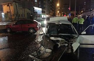 3 aracın karıştığı kazada 1 kişi yaralandı