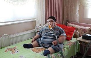 5 yaşında 90 kiloya ulaşan Yağız bebek, arkadaşlarıyla...
