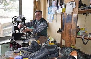 75 yıllık mesleğine 90 yaşında veda etti