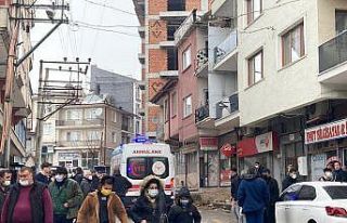8 metre yüksekte ördüğü duvarla birlikte yere...