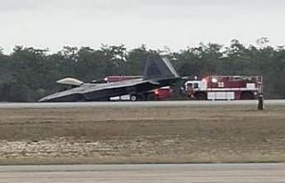 ABD’de F22 savaş uçağı burun üstü acil iniş...