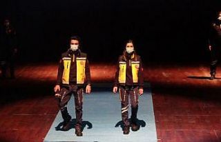 Acil sağlık çalışanlarının yeni kıyafetleri...