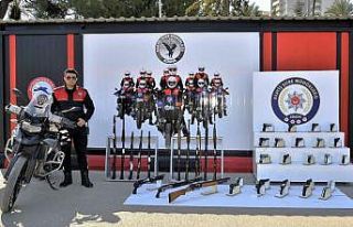 Adana’da 54 ruhsatsız silah ele geçirildi