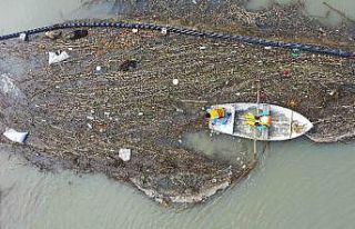 Adana’da iç su ve denizlerde temizlik çalışması