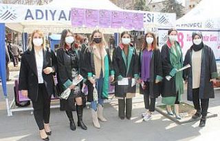 Adıyaman’da avukatlara karanfil dağıtıldı
