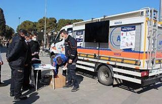 AFAD ekipleri Alaşehir’de broşür dağıttı