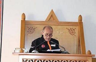 AFAD Müdürü Cuma namazı önceki kürsüden cemaate...