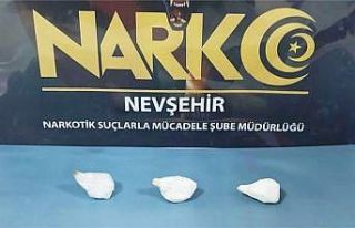 Afgan uyruklu şüphelinin iç çamaşırından uyuşturucu...