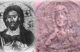 Ağaçları sularken 1500 yıllık para buldu