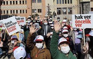 Ağrı’da “Yayalar Kırmızı Çizgimiz” sloganıyla...