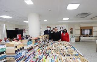 AK Parti, Cemil Meriç Kitaplığına 4 binden fazla...