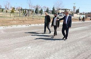 Akçakale’de bir mahallede daha yollar yenileniyor