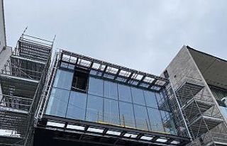 AKM’nin dış cephesi cam bölme ile kaplandı