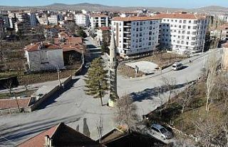 Aksaray’da yol ortasındaki camisiz minare şaşırtıyor