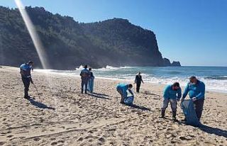 Alanya sahilleri temizleniyor
