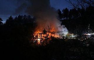 Alev alev yanan baraka küle döndü