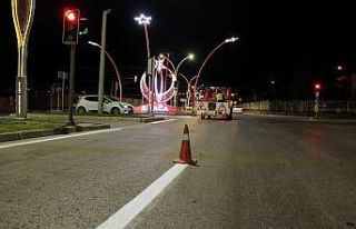 Aliağa’da yol şerit çizgileri yenileniyor