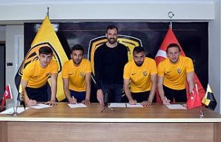 Aliağaspor FK 9 yeni oyuncuyla kadrosunu güçlendirdi