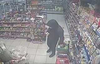 Alışveriş yapıyormuş gibi geldi, telefonu çalıp...