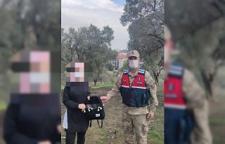 Altın dolu çantayı masada unuttular