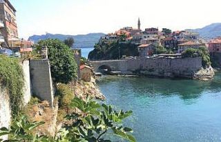 Amasra Kalesi’nde güçlendirme çalışmaları...