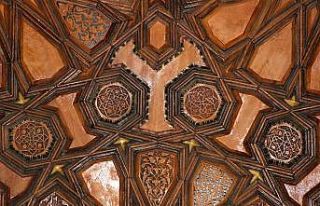 Amasya’da 535 yıllık caminin penceresinde Kayı...