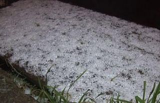 Anadolu Yakası’nda karla birlikte dolu yağışı...