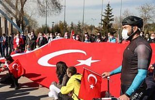 Anıtkabir’de dalgalanan bayrak Mehmet Akif Ersoy’un...