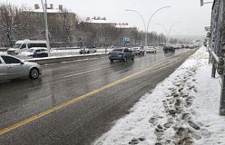 Ankara’da yoğun kar yağışı hayatı olumsuz...