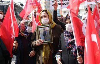 Annelerin çığlıkları yükseldikçe evlat nöbetine...